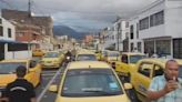 Taxistas volvieron a bloquear calles de Bogotá el miércoles; también protestan en Medellín