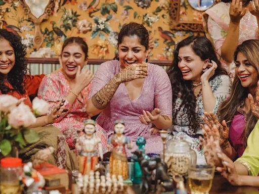 Meera Nandan kickstarts wedding festivities with Mehendi ceremony; Nazriya Nazim, Ann Augustine, and Srindaa join the celebration - See photos | - Times of India