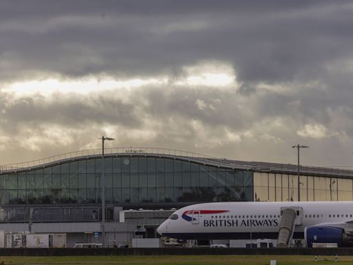 London Airports See Hundreds of Flight Delays Amid Bad Weather