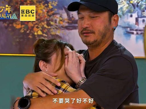 何如芸淚崩 整理亡父遺物抽屜都是她離婚剪報