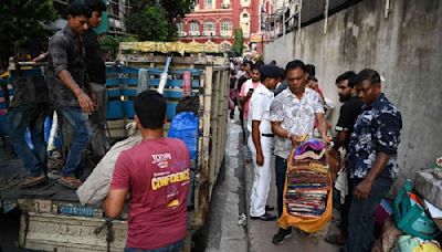 Police evict hawkers from pavement between Roxy cinema and Chowringhee Road