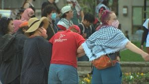 2 arrested as University of Pittsburgh protest expands, creates traffic disruption