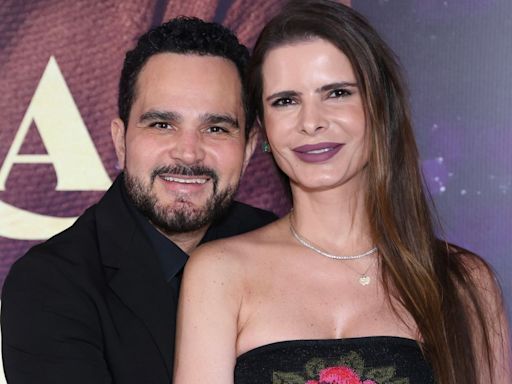 Luciano Camargo posa com a esposa em pré-estreia de clipe - OFuxico
