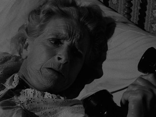 The Twilight Zone's Night Call Was Directed By One Of Hollywood's First Horror Masters - SlashFilm