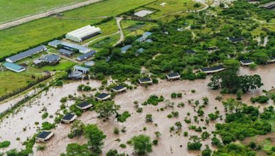 Kenya floods: Tourists and staff stranded in Maasai Mara game reserve