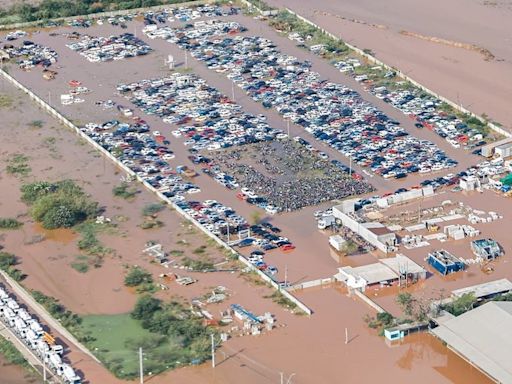 Enchente pode ter destruído 200 mil veículos no RS; saiba se o seu seguro cobre dano