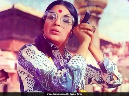 What Happened When Zeenat Aman Took "Long Pulls" From Hippies' Chillum On Hare Rama Hare Krishna Set...