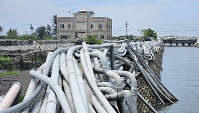 屏東枋寮養殖業興盛 海岸遍布水管線 (圖)