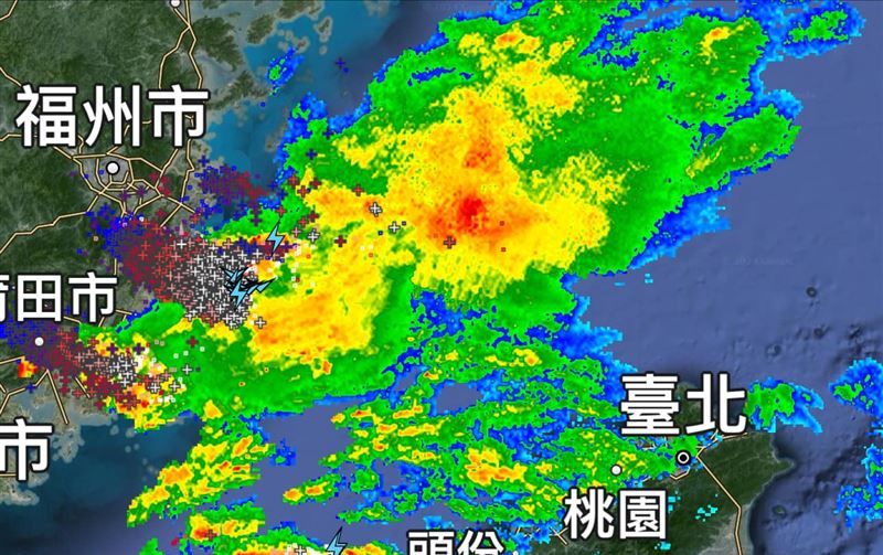 提早變天了！雷雨今夜起襲台 「降雨熱區」曝光