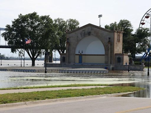 Photos: See images of the rising Mississippi River and flood preparations