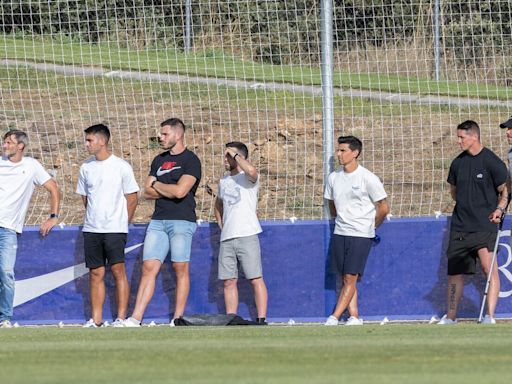 Torres y su ‘fichaje’ Leo Franco visitan al primer equipo