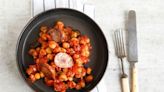 Guiso de garbanzos con tomate y pimentón - La Tercera