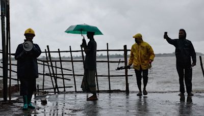 India and Bangladesh brace for year's first cyclone