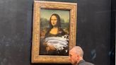 Un manifestante contra el cambio climático le arrojó torta a La Mona Lisa en el Museo del Louvre