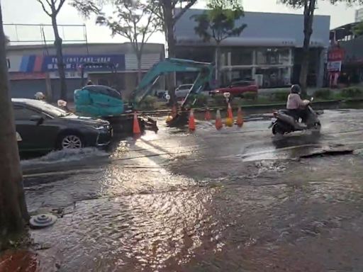 影／台中大里今早沒下雨卻淹大水 水公司：爆管搶修50戶停水