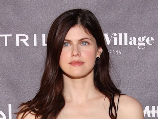 Alexandra Daddario and Brie Larson suffer a red carpet faux pas