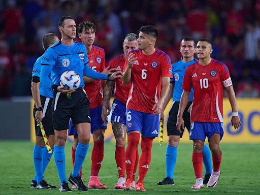 Con protestas de Bravo: Wilmar Roldán termina dándole la razón a los temores de la Roja - La Tercera