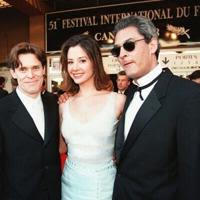 Paul Auster (right) with US actors Willem Dafoe (left) and Mira Sorvino (centre) at Cannes for the screening of "Lulu on the Bridge"