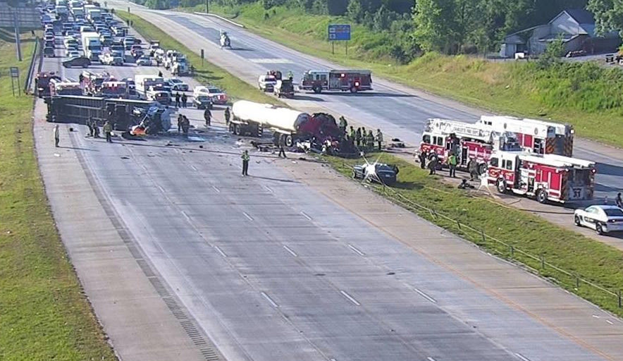 I-485 Outer remains closed for cleanup after 1 killed, 1 airlifted in NE Charlotte crash