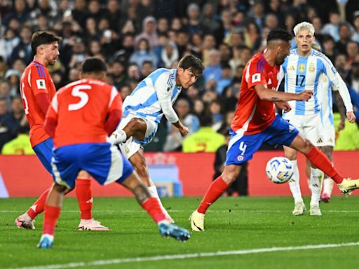 La charla de Ricardo Gareca al camarín de la Roja tras la goleada sufrida frente Argentina - La Tercera