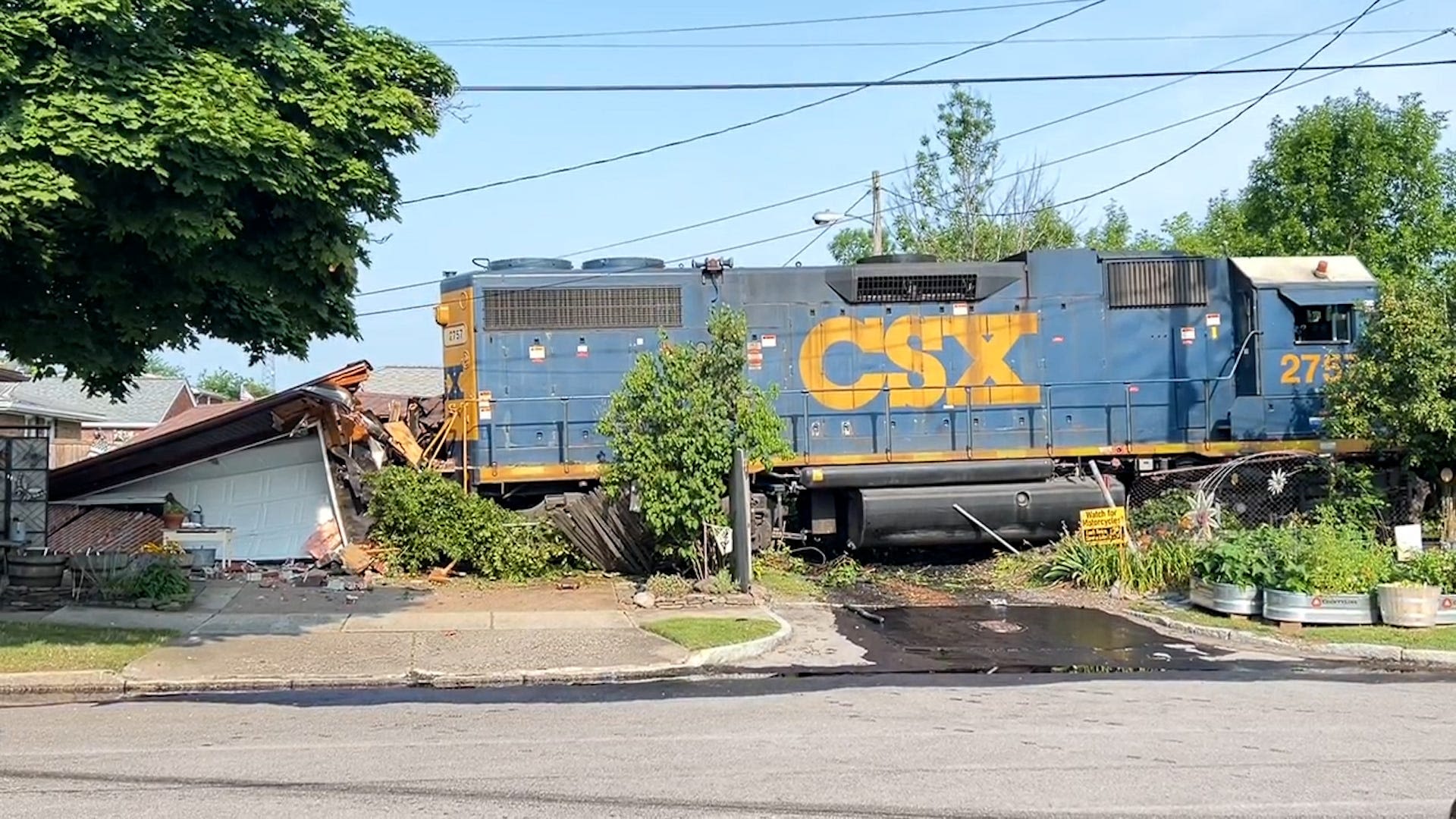 CSX train derails in upstate NY, crashes into home. See video of the aftermath