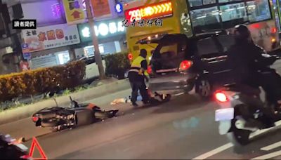 快訊/新北新莊晚間重大車禍 機車擦撞自小客騎士遭公車輾過命危