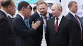 Putin busca profundizar los lazos comerciales con Pekín en la “pequeña Moscú” de China