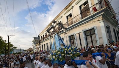 Decenas de devotos veneran a la Virgen de Regla en vísperas del día de la Patrona de Cuba