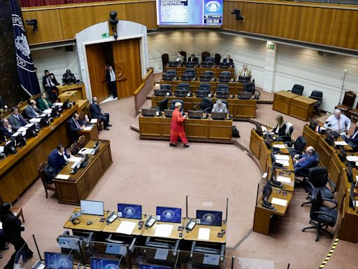 Sale a la luz el sueldo que reciben los senadores en Chile en 2024: la cifra te sorprenderá