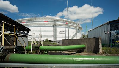 Hungary, Slovakia Ask for EU Help as Ukraine Targets Lukoil