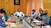 Adviser reviews progress of Vibrant Village Programme