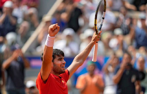 Carlos Alcaraz reaches the Olympics men s tennis singles final by beating Felix Auger-Aliassime