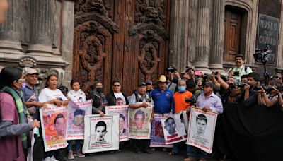 La futura presidenta de México se reúne con los padres de los 43 desaparecidos de Ayotzinapa