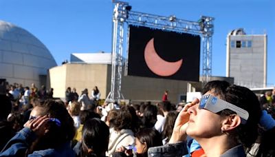 Los eclipses del siglo llegan a España: los expertos piden al Gobierno un plan ya para evitar el caos y la especulación