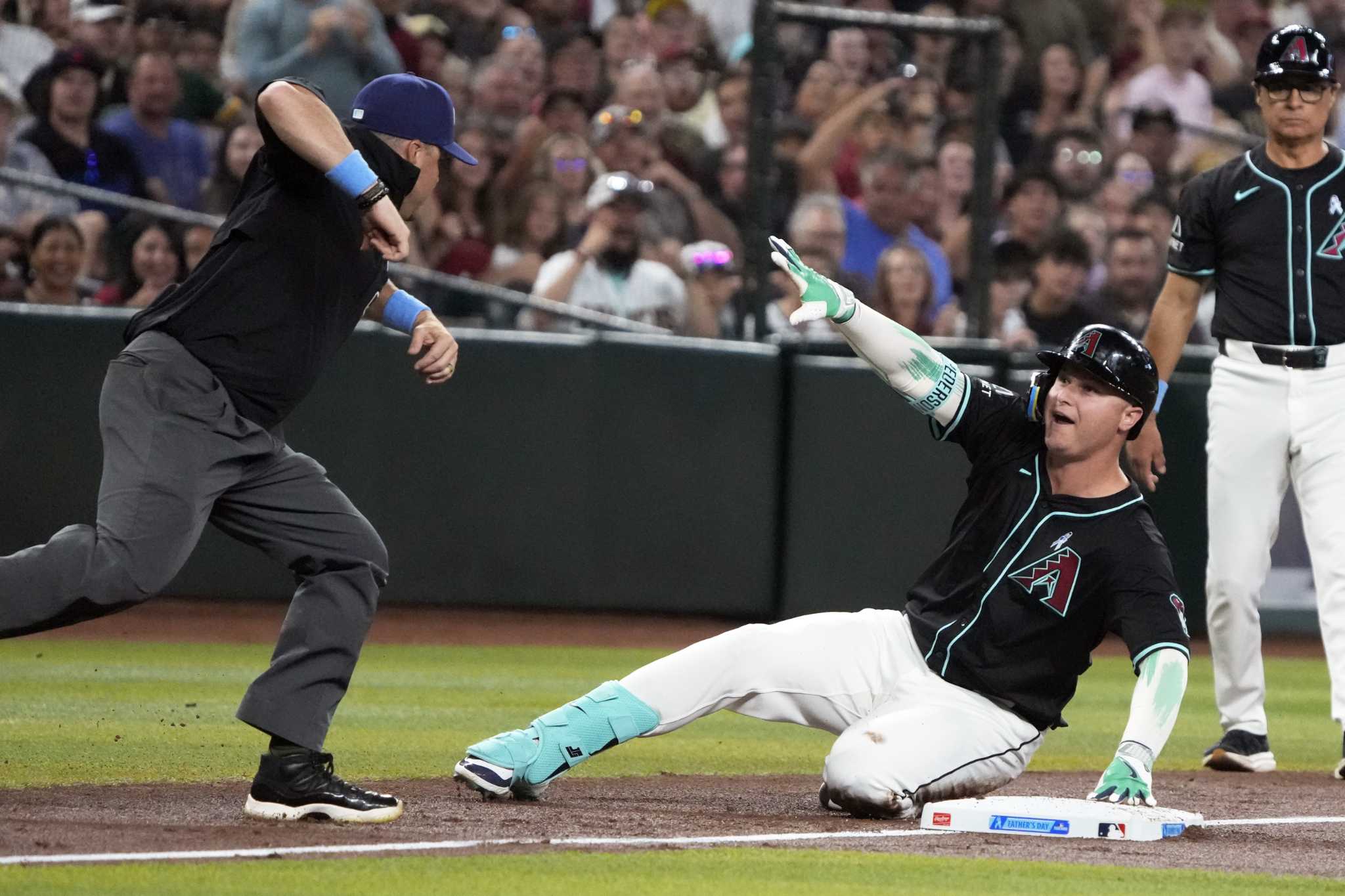 Walker, Diamondbacks strike early, rout White Sox 12-5