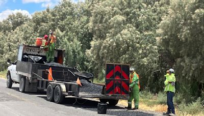 Después de insistir, inician bacheo de la carretera San Pedro- la Cuchilla