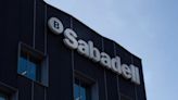 La fiscalía pide juzgar al BBVA por el caso Villarejo en plena opa sobre el Sabadell