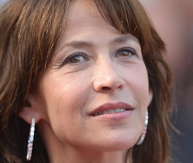 Sophie Marceau rejoint Christophe Willem sur scène pour les 30 ans de l'association Arc-en-ciel