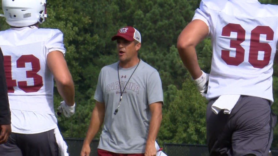 Shane Beamer offers insight to Gamecocks QB competition in preseason camp & why competition matters