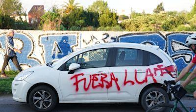 Incidentes en el acto de Karina Milei en La Plata: chocaron vecinos con militantes antes de la llegada de la hermana del Presidente