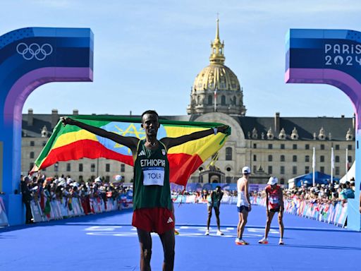 Le marathon des JO de Paris 2024 remporté par Tamirat Tola qui bat le record olympique