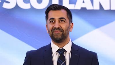 El ministro principal de Escocia, Humza Yousaf, presenta su dimisión