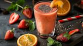 Cómo preparar el licuado de fresa, naranja y chía para prevenir el envejecimiento y mejorar la salud intestinal
