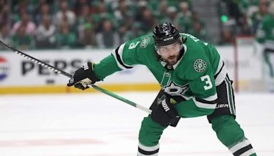 Stars’ Chris Tanev in Walking Boot at Airport: “Fingers Crossed”