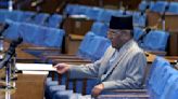 Premier de Nepal pierde moción de censura y debe abandonar el cargo tras 19 meses en el poder