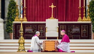 Archbishop Georg Gänswein declares loyalty to Pope Francis