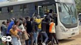 Angolanos contestam novos preços dos transportes coletivos – DW – 16/05/2024