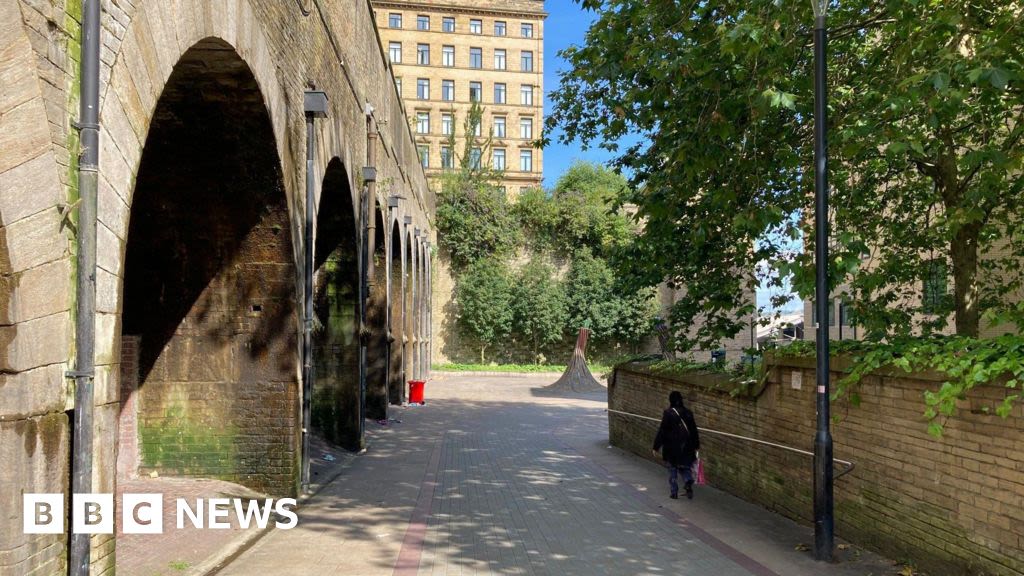 Bradford: Rough sleepers 'abandoned' as arches work delayed