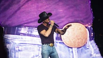 Tim McGraw draws country music fans to Pittsburgh for 'Standing Room Only' tour