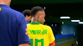 Brasil empató con Venezuela, y a Neymar le tiraron un balde de pochoclo en la cabeza